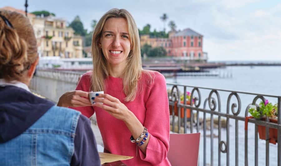  Photo of Elise sitting at a coffee shop